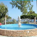 Poseidonia Hotel 4*