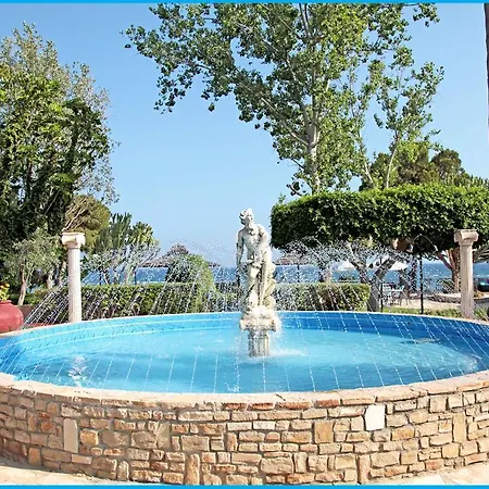 Poseidonia Hotel 4*